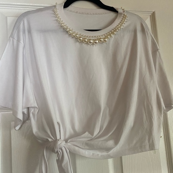 Brand new white crop top pearl top - Picture 3 of 4